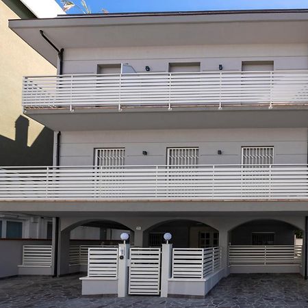 ベラーリア・イジェア・マリーナCasa Plauto Attico Senza Cucina Without Kichenアパートメント エクステリア 写真