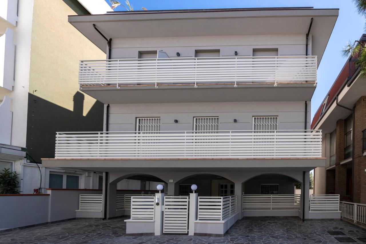 ベラーリア・イジェア・マリーナCasa Plauto Attico Senza Cucina Without Kichenアパートメント エクステリア 写真